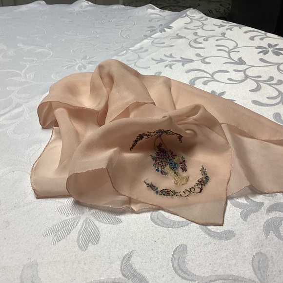 SILK SCARF. APRICOT COLOR EMBROIDERED. VINTAGE - Picture 6 of 6